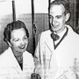 Filomena Nitti con il marito Daniel Bovet in laboratorio il 6 dicembre 1957.  [Bignami, 1993, p. 63]