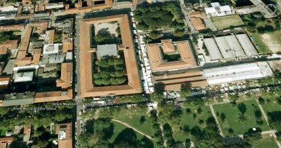 Veduta dall'alto dell'Istuto Magistrale Statale 'Maria Gaetana Agnesi'. Fonte: Google  Earth.