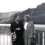 Luisa Levi con la sorella Lelle sul lungo Po a metà degli anni '50 [Archivio Guido Sacerdoti]