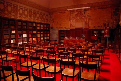 La Società medica chirurgica di Bologna  con sede all'interno dell'Archiginnasio in piazza Galvani 1.