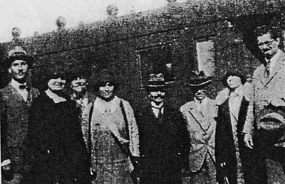 Stazione di Varsavia 1925; è possibile riconoscere, da sinistra destra: L. Tonelli, G. fano, T. Levi-Civita e F. Severi. [ Nastasi, 1999, p. 52].