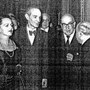 Filomena Nitti Bovet e Daniel Bovet con il Presidente del Consiglio Adone Zoli e il Senatore Enrico Molà, al ricevimento di Palazzo Barberini tenutosi il 3 dicembre 1957. [Bignami, 1993, p. 40].