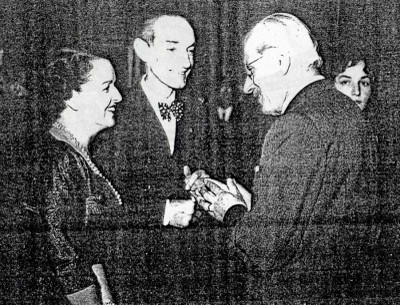 Filomena Nitti e Daniel Bovet con Ferruccio Parri al ricevimento di Palazzo Barberini, il 3 dicembre del 1957,  [Bignami, 1993, p. 54]