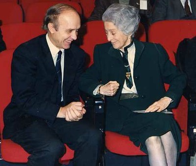 Rita Levi Montalcini e Luigi Rossi Bernardi (presidente del CNR) al Convegno Volterra, Roma, 1990. [Archivio privato]