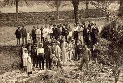 Eva Mameli Calvino e altri nella Stazione sperimentale di floricoltura a Sanremo. 