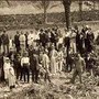 Eva Mameli Calvino e altri nella Stazione sperimentale di floricoltura a Sanremo. 