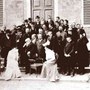 Foto ricordo in occasione del 25. anniversario della fondazione dell'Istituto fisico di Roma, 1905. Davanti M. Traube Mengarini e Matilde Marchesini. 