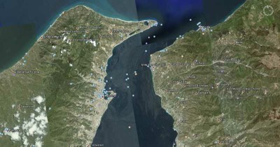 Lo stretto di Messina visto dal satellite. 
