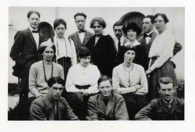 Foto di gruppo: Eugénie Sellers Strong insieme ai borsisti della 'British School at Rome' (BSR) all'inizio degli anni Venti [BSR, Collezione BS 688]
