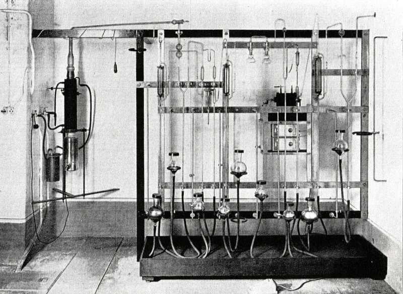 Apparato per l'estrazione e la purificazione dell'emanazione di Radio. [Mortara, 1932, p. 465].