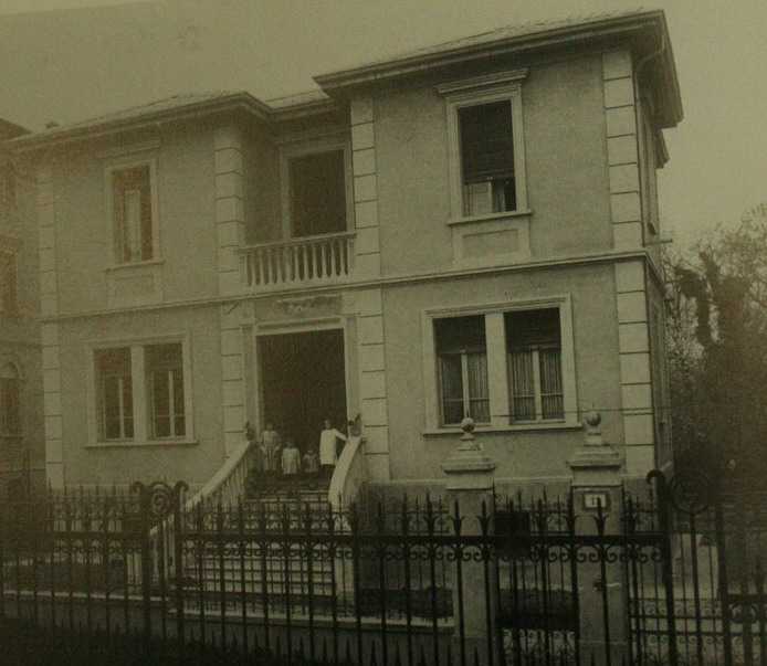 Villino Rabboni progettata  da Maria Casoni Bortolotti in via Petrarca a Bologna [Abati, Barozzi, Toschi, 1988, p.232]